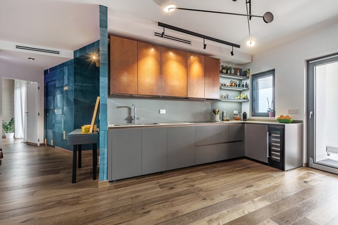 Open Space in stile contemporaneo di 35 di Studio Tandem Architetti