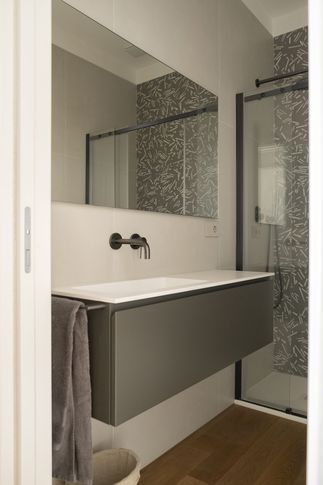 Bagno in stile contemporaneo di 4 di Michela Cordisco Studio