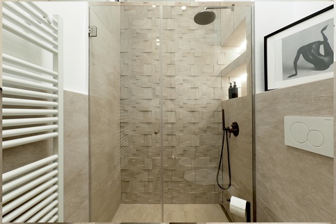 Bagno in stile moderno di 8 di Desearq studio - architettura e interior design