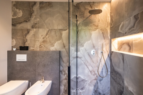 Bagno in stile contemporaneo di 5 di Architetto Zavagnini Daniele