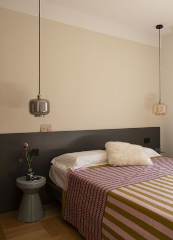 Camera da Letto in stile contemporaneo di 17 di Michela Cordisco Studio