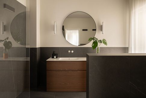 Bagno in stile contemporaneo di 12 di Subconscio studio