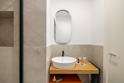 Bagno di Servizio in stile contemporaneo di 5 di Caterina Scamardella Architetto
