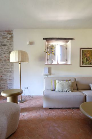 Soggiorno in stile contemporaneo di 32 di Nauraleverticale Soggiorno in stile contemporaneo di 32 di Nauraleverticale