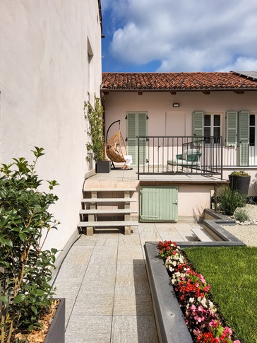 Terrazza in stile contemporaneo di 92 di Studio MAC