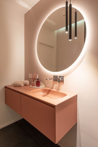 Bagno in stile contemporaneo di 5 di Doppionodo Interior