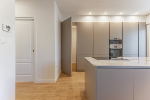 Open Space in stile contemporaneo di 40 di Claudia Del Core Architetto