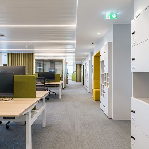 Open Space in stile contemporaneo di 1250 di Frame Farm - Architecture & Design