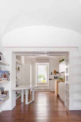 Soggiorno in stile contemporaneo di 65 di Francesca Delicato_architettura e design