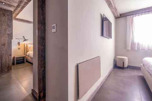Camera da Letto in stile moderno di 15 di Design Alpino