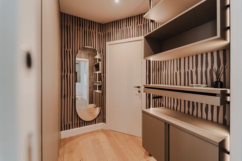 Cabina Armadio in stile contemporaneo di 5 di Technical Works SRL Cabina Armadio in stile contemporaneo di 5 di Technical Works SRL
