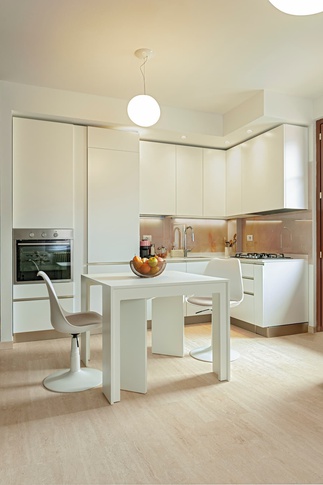 Cucina in stile moderno di 10 di Luca Bucciantini Architettura d' Interni