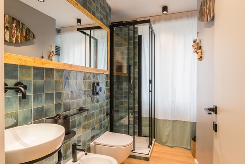Bagno in stile contemporaneo di 4 di As architettura
