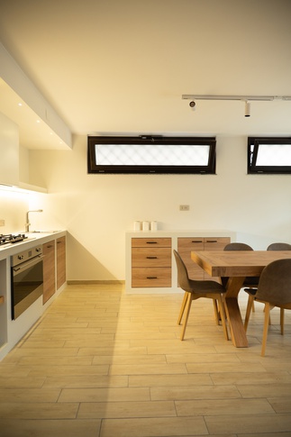 Taverna in stile contemporaneo di 40 di Chiara Brenca