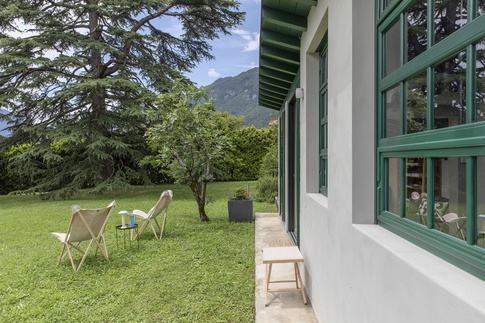 Giardino in stile contemporaneo di 1 di Chantal Forzatti architetto