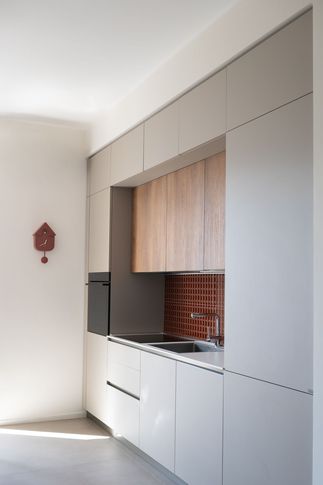 Open Space in stile contemporaneo di 35 di Studio Carlone