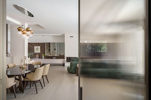 Open Space in stile contemporaneo di 115 di Ciquadro Architetti