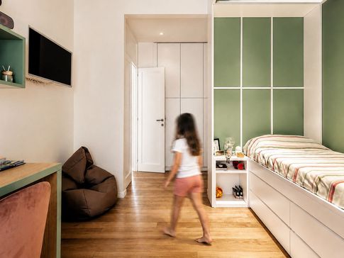 Cameretta Bambini in stile classico di 16 di Equus Architects