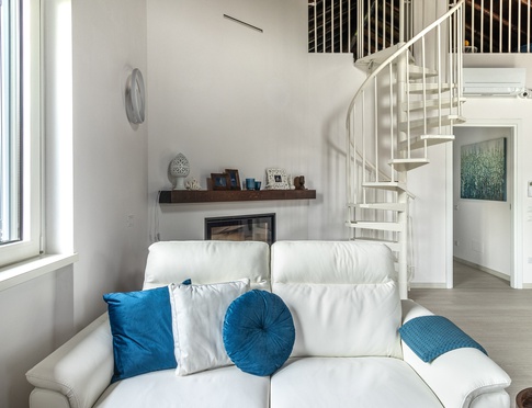 Open Space in stile moderno di 38 di Caterina Scamardella Architetto