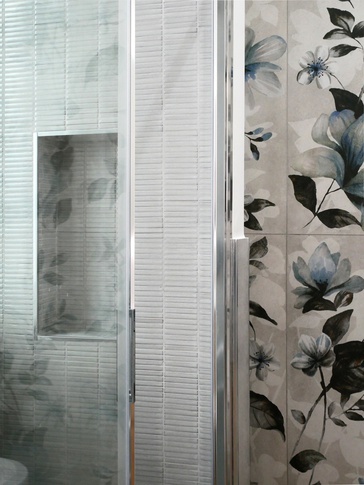 Bagno in stile contemporaneo di 4 di Arch.j Floriana Ferraioli