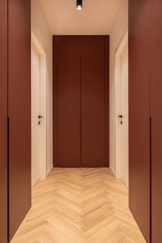 Corridoio in stile contemporaneo di 4 di Subconscio studio