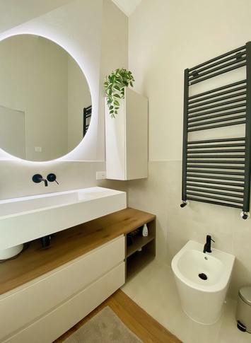 Bagno in stile moderno di 5 di SuMisura Architetti