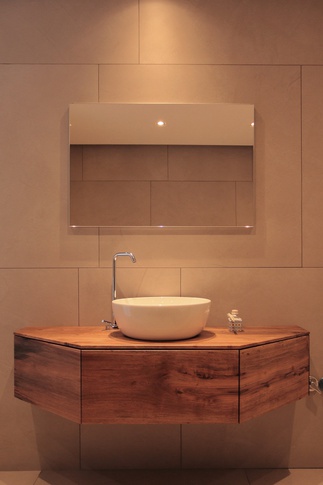 Bagno in stile contemporaneo di 8 di Paolo Basco Architetto