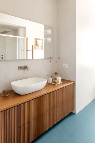 Bagno in stile contemporaneo di 8 di induestudio Bagno in stile contemporaneo di 8 di induestudio