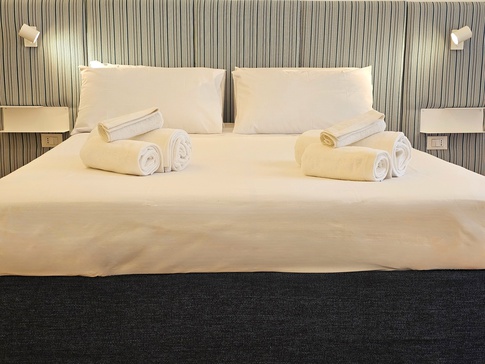 Camera da Letto in stile classico di 23 di Alessandra Gambino Architetto - AGA