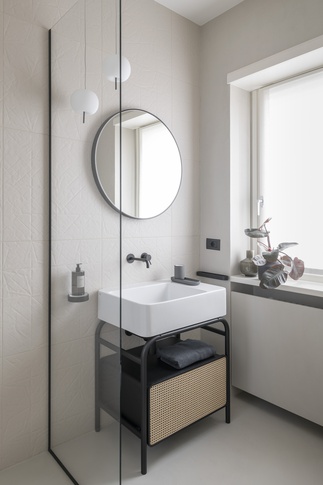 Bagno in stile contemporaneo di 25 di NOMADE ARCHITETTURA