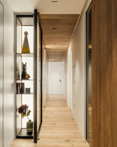 Corridoio in stile contemporaneo di 11 di Francesco Cardano Interior Designer