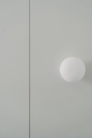 Open Space in stile minimal di 100 di Architetto Michelangelo Todisco Open Space in stile minimal di 100 di Architetto Michelangelo Todisco