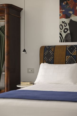 Camera da Letto in stile mediterraneo di 100 di Coluccio architetti
