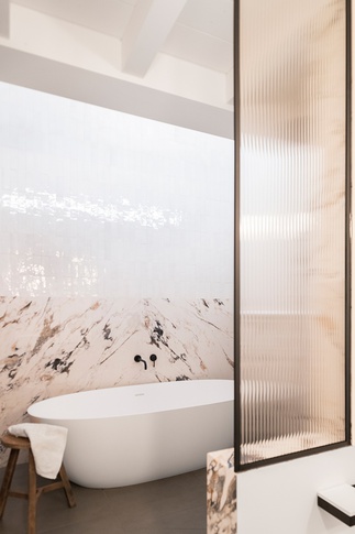 Bagno in stile iconico di 15 di tIPS ARCHITECTS Bagno in stile iconico di 15 di tIPS ARCHITECTS