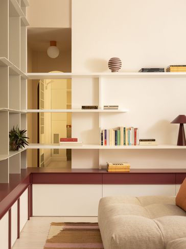 Soggiorno in stile contemporaneo di 30 di Paola Sola Architetto