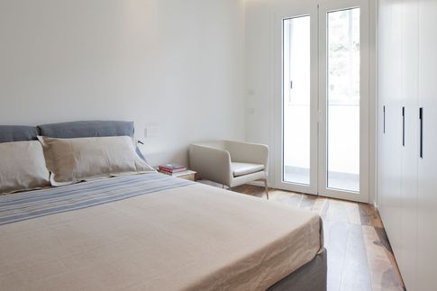 Camera da Letto in stile minimal di 12 di Ciliegio Esterno