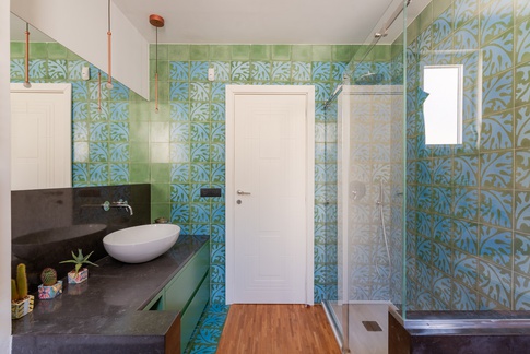 Bagno in stile contemporaneo di 9 di Rossella Fiorillo architetto