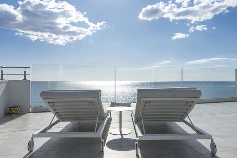 Terrazza in stile contemporaneo di 100 di 13GC_architekt