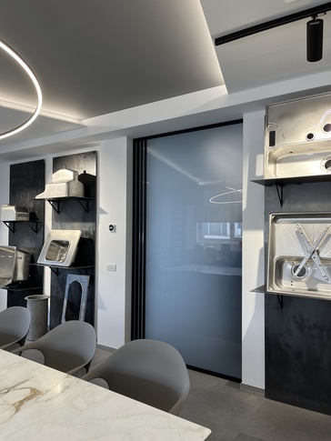 Open Space in stile moderno di 150 di BF interni
