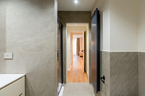 Bagno in stile contemporaneo di 6 di FCInteriorDesignStudio |