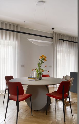 Open Space in stile contemporaneo di 50 di Michela Cordisco Studio