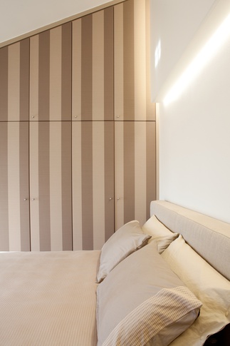Camera da Letto in stile contemporaneo di 12 di Elena Vigano' Architetto