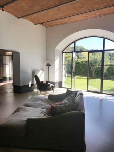 Soggiorno in stile eclettico di 32 di ZPSTUDIO