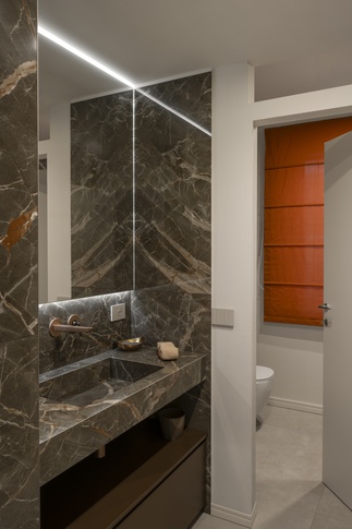 Bagno in stile contemporaneo di 10 di Carola Ribotta architetto