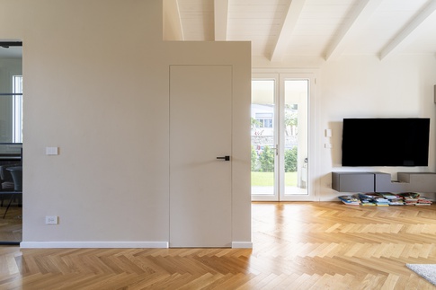 Soggiorno in stile contemporaneo di 45 di Lorenzo Rossi Architetto