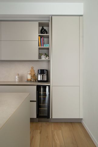 Open Space in stile moderno di 44 di Silvia Aquilani . Design studio