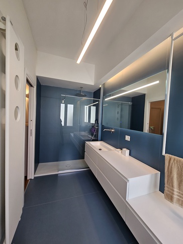 Bagno in stile moderno di 6 di PADarch