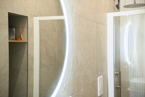 Bagno in stile contemporaneo di 4 di MANUARINO architettura design comunicazione