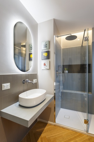 Bagno in stile contemporaneo di 5 di Valentina Varricchio Architetto