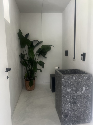 Bagno di Servizio in stile minimal di 7 di Diletta Castagna Studio